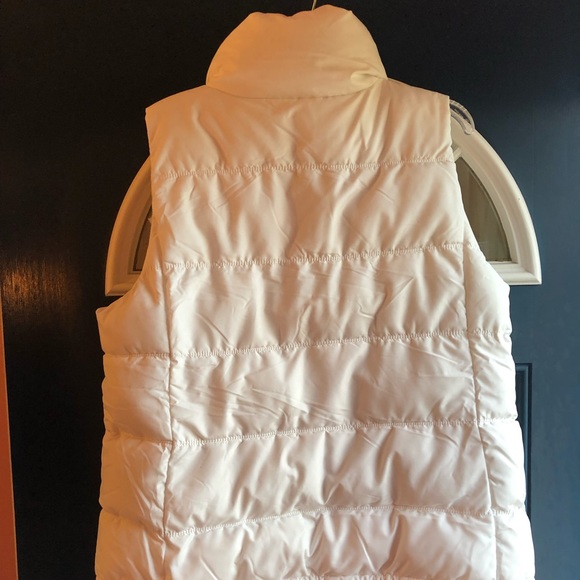 NWOT Old Navy White Puffer Vest - Picture 3 of 6